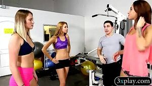 Random girls flash their tits in the gym